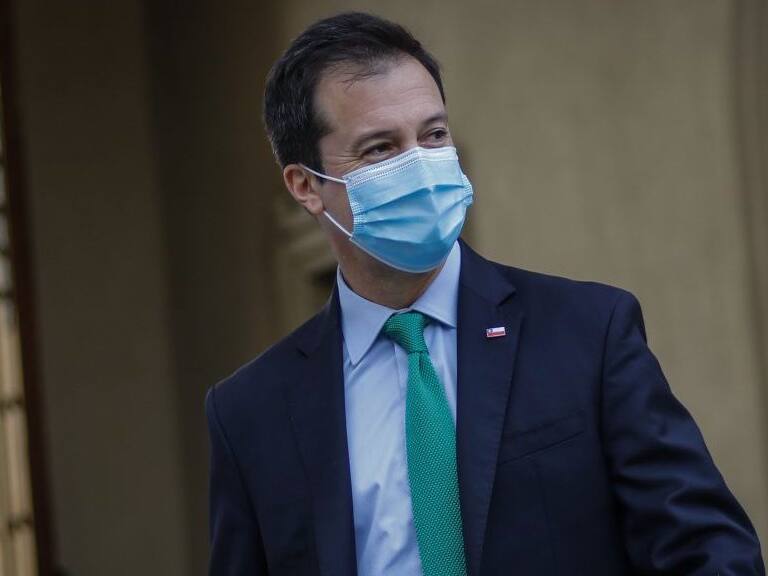 17 de mayo del 2021/SANTIAGOLucas Palacios, ministro de Economia, Fomento y Turismo, llega al Palacio de La Moneda, para participar de un Consejo de Gabinete extraordinario, que encabezara el Presidente de La Republica.
FOTO: SEBASTIAN BELTRAN GAETE/AGENCIAUNO
