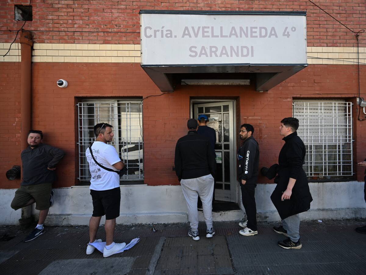 Liberan a los más de 100 hinchas de la U detenidos en Buenos Aires tras incidentes en Avellaneda