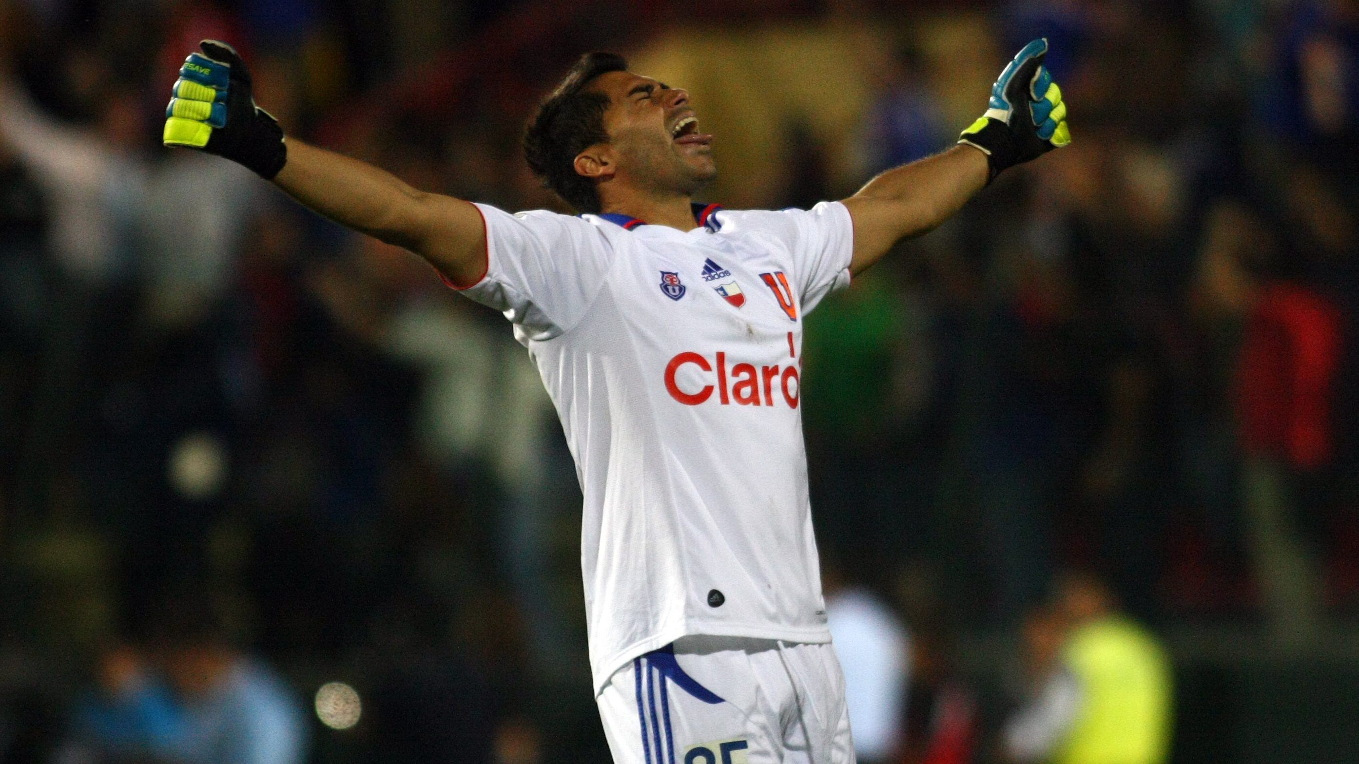 30 de Noviembre de 2011/SANTIAGO Johnny Herrera celebra el triunfo azul durante el partido de vuelta de la semifinal de la Copa Sudamericana 2011, entre Universidad de Chile vs Vasco de Gama, jugado en el Estadio Santa Laura
FOTO:ERNESTO ZELADA/EXPRESS-MEDIA/AGENCIAUNO