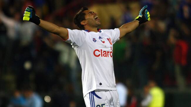 30 de Noviembre de 2011/SANTIAGO Johnny Herrera celebra el triunfo azul durante el partido de vuelta de la semifinal de la Copa Sudamericana 2011, entre Universidad de Chile vs Vasco de Gama, jugado en el Estadio Santa Laura
FOTO:ERNESTO ZELADA/EXPRESS-MEDIA/AGENCIAUNO
