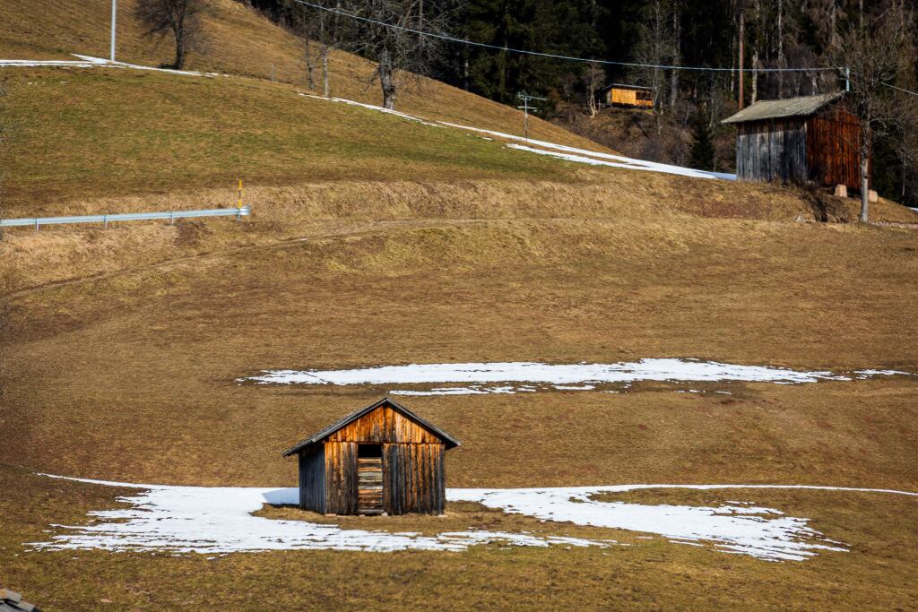 El calentamiento global trajo que la cadena montañosa los Dolomitas, en Europa, casi no tuviera nieve en el invierno.