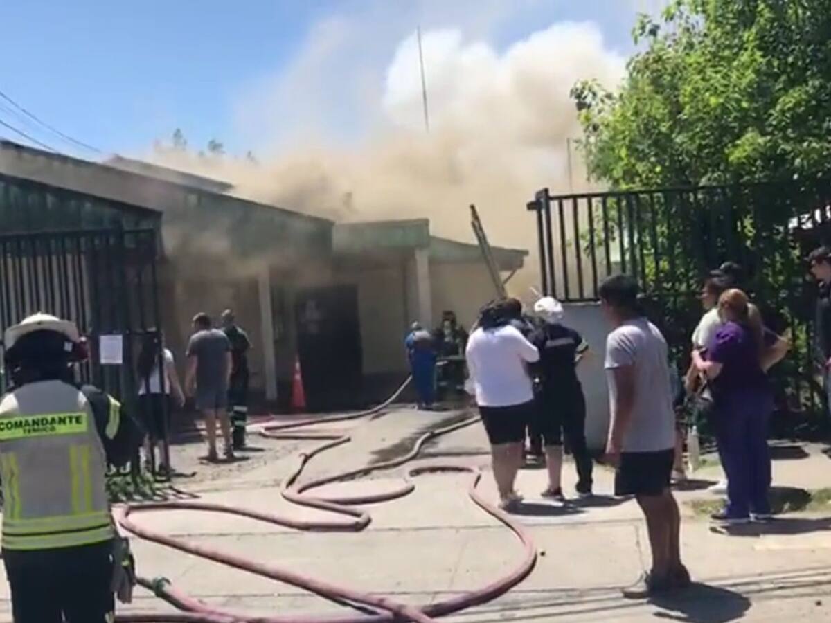 Temuco: Cesfam suspende sus servicios producto de incendio que afectó sus instalaciones