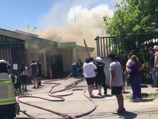 Temuco: Cesfam suspende sus servicios producto de incendio que afectó sus instalaciones