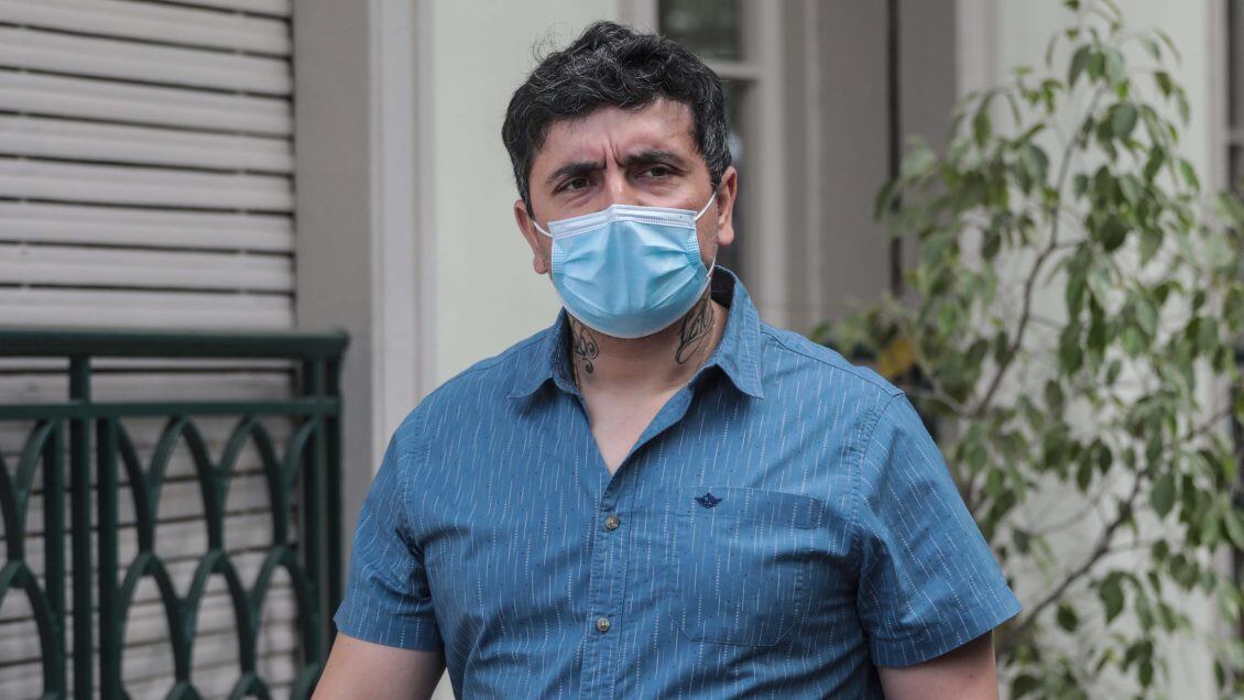 11 de enero del 2022/SANTIAGOUn grupo de personas, victimas de la delincuencia, entre ellos Raul Moya, padre de la pequeña Tamara, llegan al comando del Presidente Electo, en Condell 249, en la comuna de Providencia, para sostener una reunion y pedir una defensoria para las victimas.
FOTO: SEBASTIAN BELTRAN GAETE/AGENCIAUNO