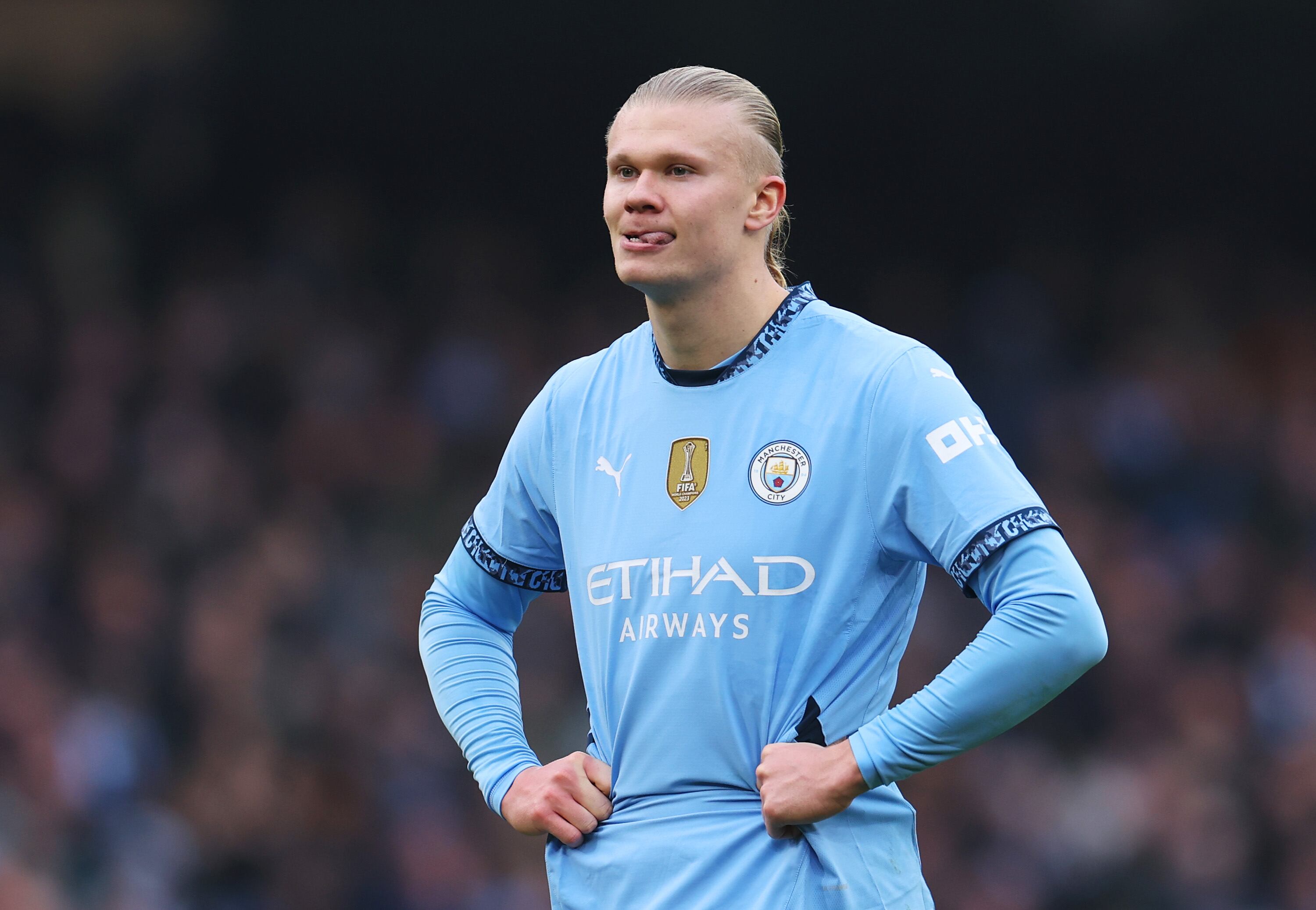 MANCHESTER, ENGLAND - DECEMBER 26: Erling Haaland of Manchester City looks dejected after his goal was ruled out for offside during the Premier League match between Manchester City FC and Everton FC at Etihad Stadium on December 26, 2024 in Manchester, England. (Photo by Molly Darlington/Getty Images)