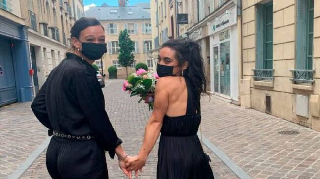 Christiane Endler y Sofía Orozco tras contraer matrimonio en Francia.