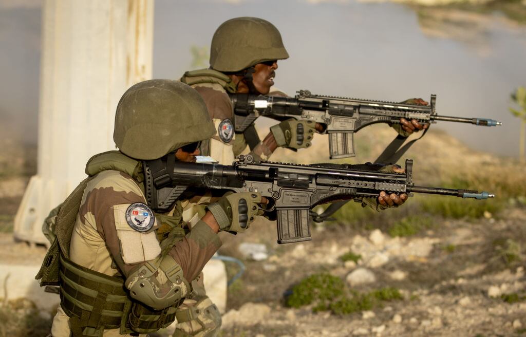 Soldados de Somalia entrenan en los alrededores de Mogadiscio