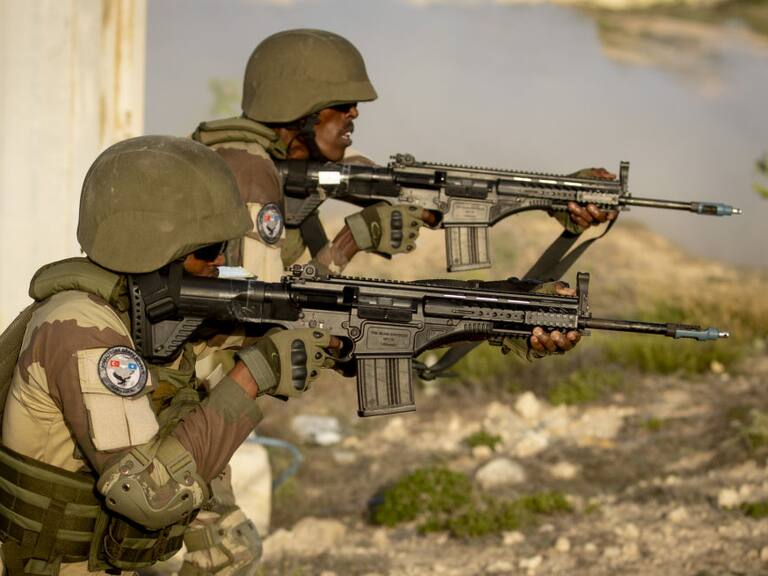 Soldados de Somalia entrenan en los alrededores de Mogadiscio
