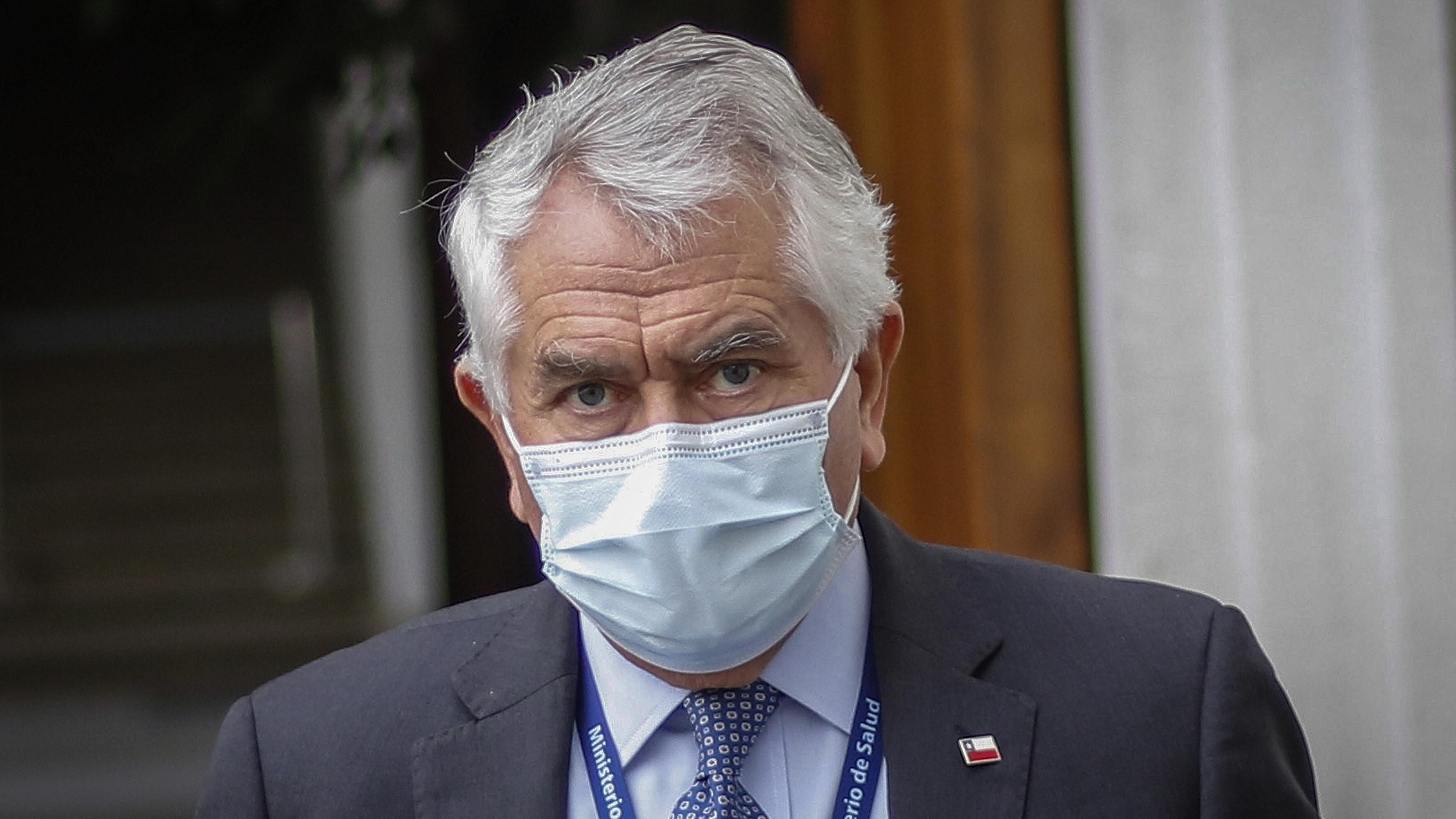 24 de junio del 2020/SANTIAGOEl ministro de Salud, Enrique Paris, se retira del Palacio de La moneda, tras realizar el balance de contagiados y fallecido por la pandemia del covid 19.
FOTO: SEBASTIAN BELTRAN GAETE/AGENCIAUNO