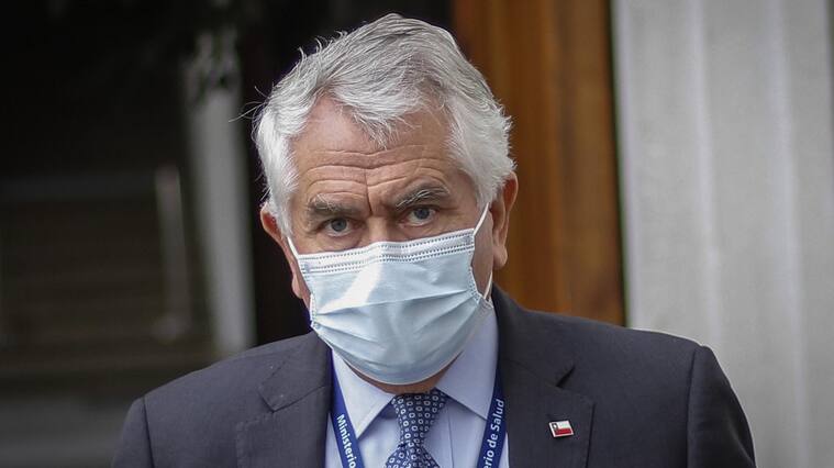 24 de junio del 2020/SANTIAGOEl ministro de Salud, Enrique Paris, se retira del Palacio de La moneda, tras realizar el balance de contagiados y fallecido por la pandemia del covid 19.
FOTO: SEBASTIAN BELTRAN GAETE/AGENCIAUNO