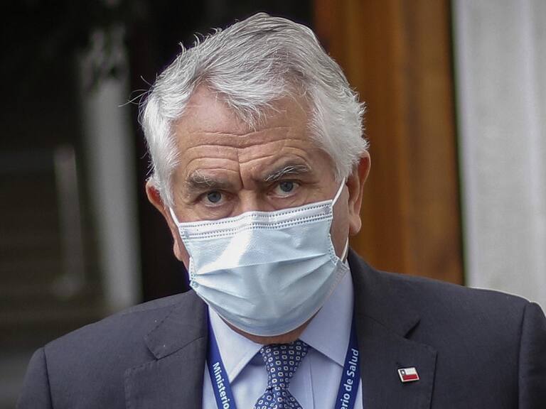 24 de junio del 2020/SANTIAGOEl ministro de Salud, Enrique Paris, se retira del Palacio de La moneda, tras realizar el balance de contagiados y fallecido por la pandemia del covid 19.
FOTO: SEBASTIAN BELTRAN GAETE/AGENCIAUNO