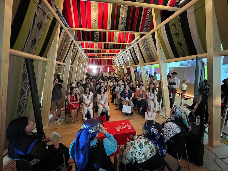 En el Día Internacional de la Mujer Indígena: artesanas mapuches llevan su tejido ancestral a la Expo Osaka 2025