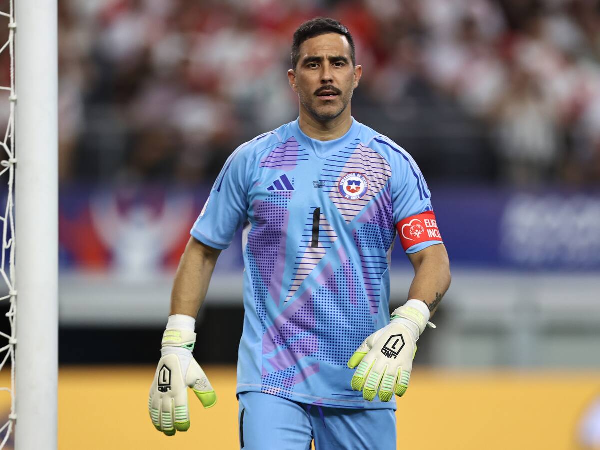 “No es una preocupación”: staff técnico explica ausencia de Claudio Bravo ante Canadá