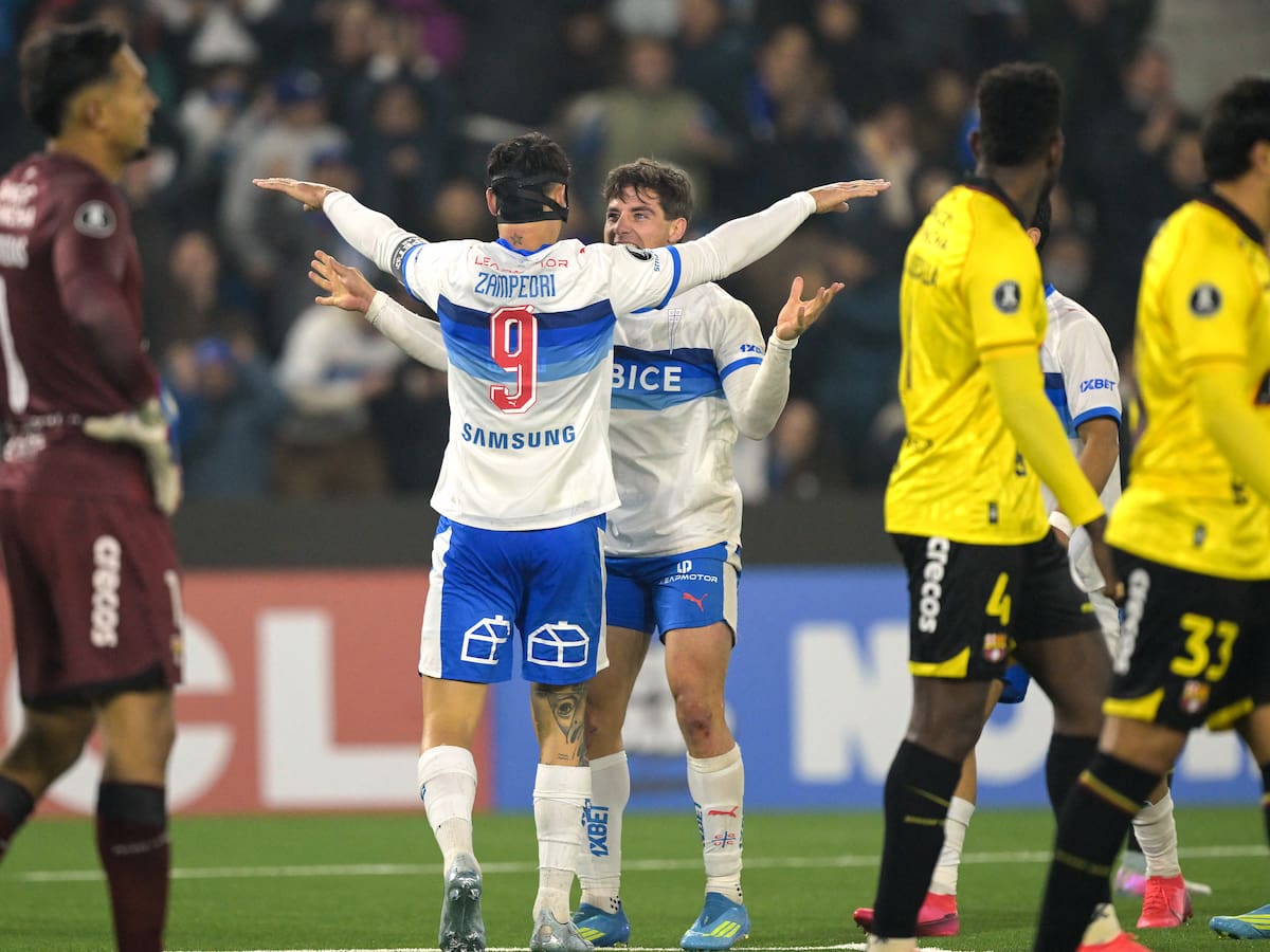 Benedetto furioso, lío con un carro y ovación para Zampedri: el lado B del triunfo de la UC ante Barcelona por Copa Libertadores