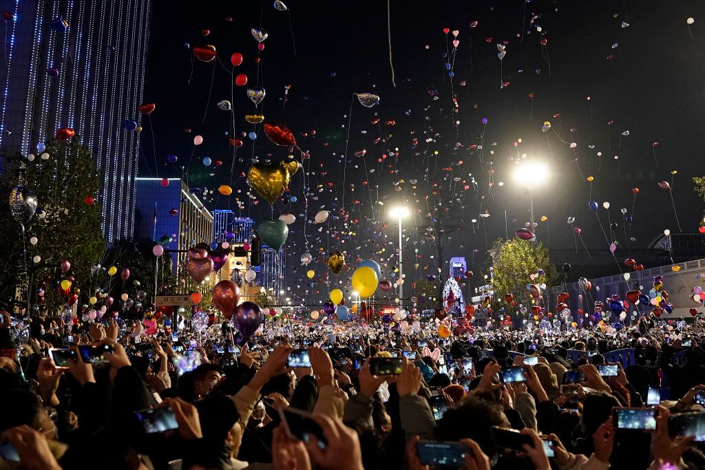 Los festejos por la llegada de 2021 en Wuhan
