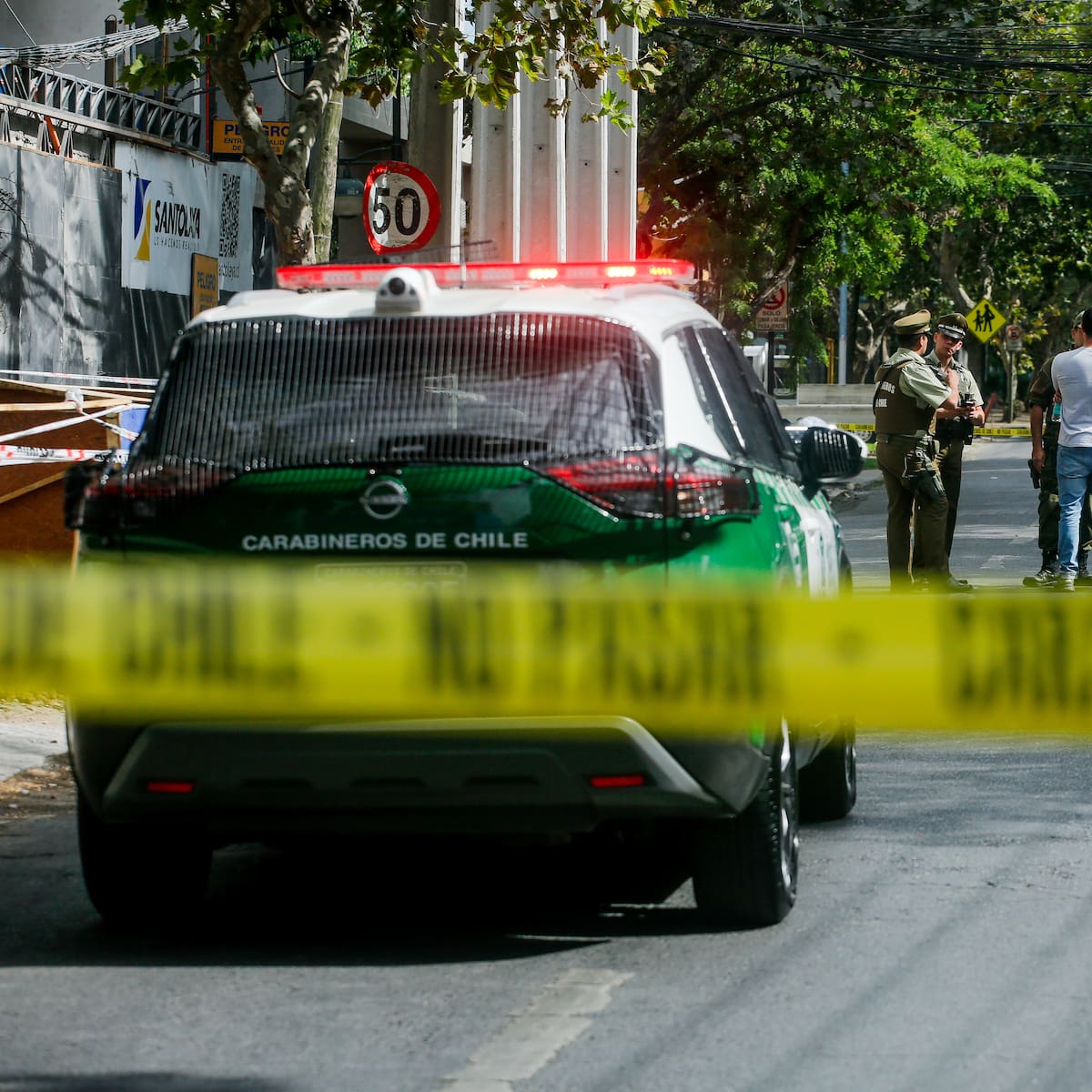 Mujer queda grave tras ser atropellada por delincuentes durante encerrona en Maipú: cuatro niños iban con la víctima