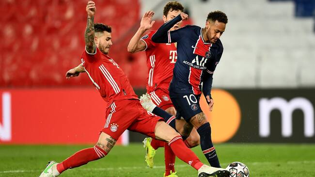 PARIS, FRANCE - APRIL 13: Neymar of Paris Saint-Germain is tackled by Lucas Hernandez and Benjamin Pavard of FC Bayern Muenchen during the UEFA Champions League Quarter Final Second Leg match between Paris Saint-Germain and FC Bayern Munich at Parc des Princes on April 13, 2021 in Paris, France. Sporting stadiums around France remain under strict restrictions due to the Coronavirus Pandemic as Government social distancing laws prohibit fans inside venues resulting in games being played behind closed doors. (Photo by Alexander Scheuber - UEFA/UEFA via Getty Images)