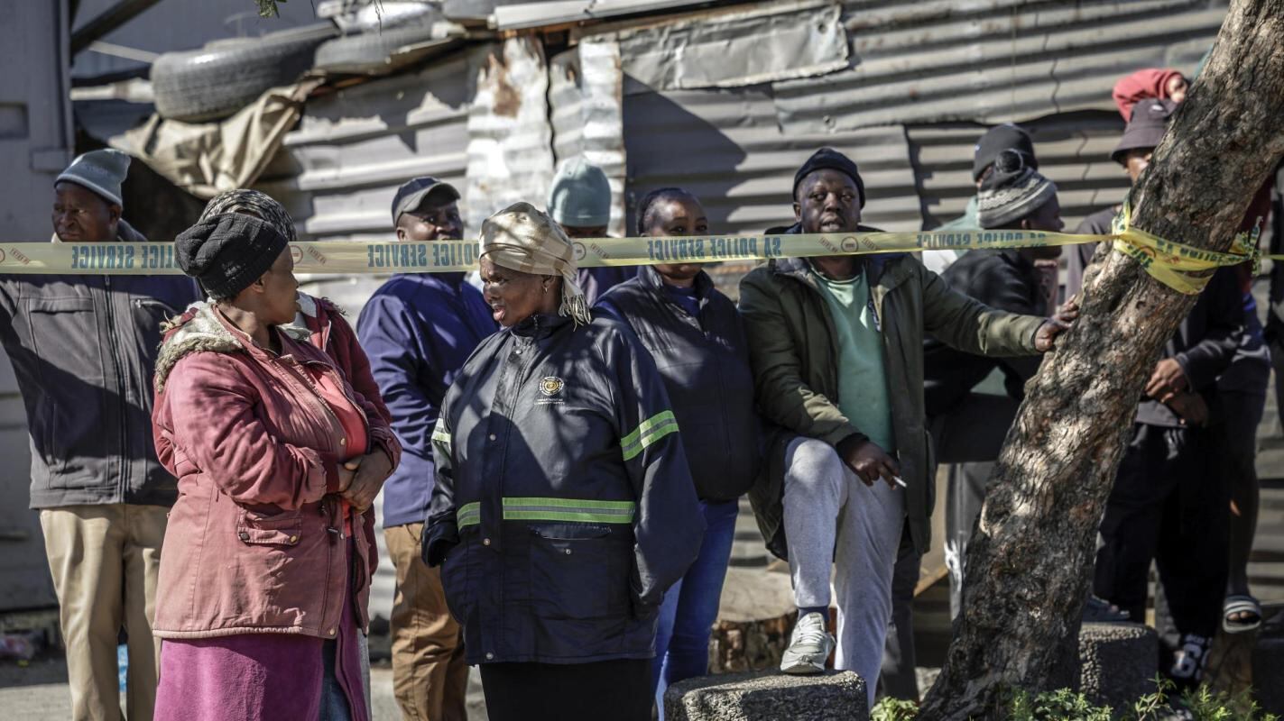 Dos tiroteos dejan al menos 27 muertos y 26 heridos en Sudáfrica