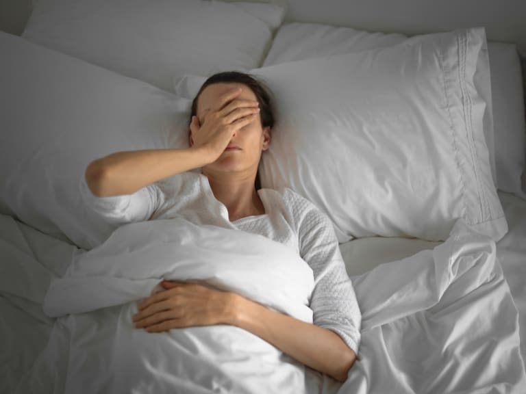 Día Mundial del Sueño: estudio explica por qué cuesta tanto dormir fuera de casa