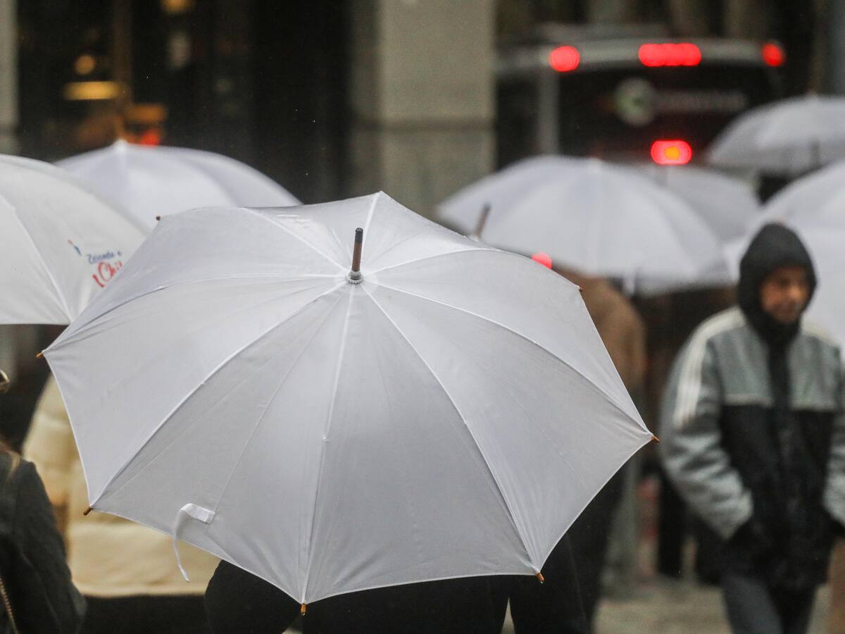 Lluvia confirmada para este martes: sistema frontal dejará hasta 30 mm en 3 regiones de Chile y viento de 60 km/h