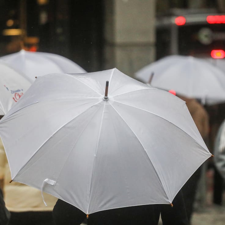 Lluvia confirmada para este martes: sistema frontal dejará hasta 30 mm en 3 regiones de Chile y viento de 60 km/h