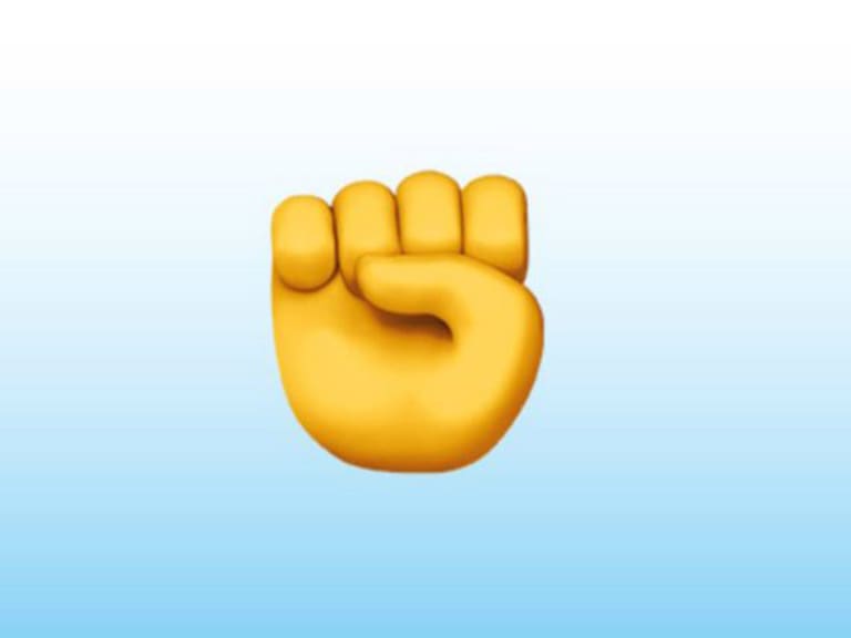 Emoji del puño alzado en whatsapp