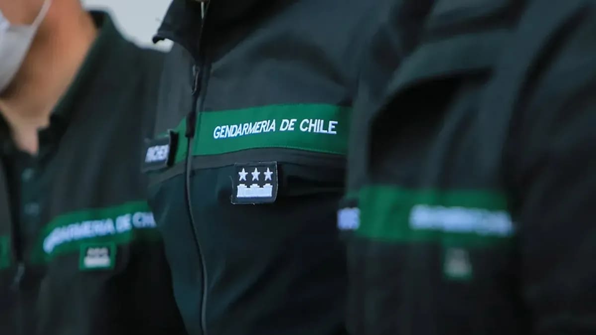 Por vínculos con el narcotráfico: detienen a gendarmes tras allanamientos simultáneos en el norte y sur de Chile