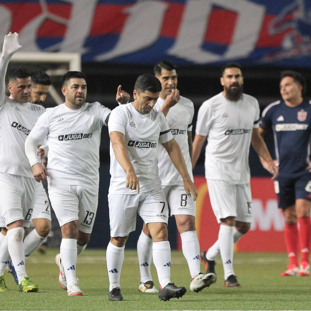 David Pizarro sorprende de cara a su futuro: “Si algún día le toca volver a Pellegrini, estoy a disposición de él”