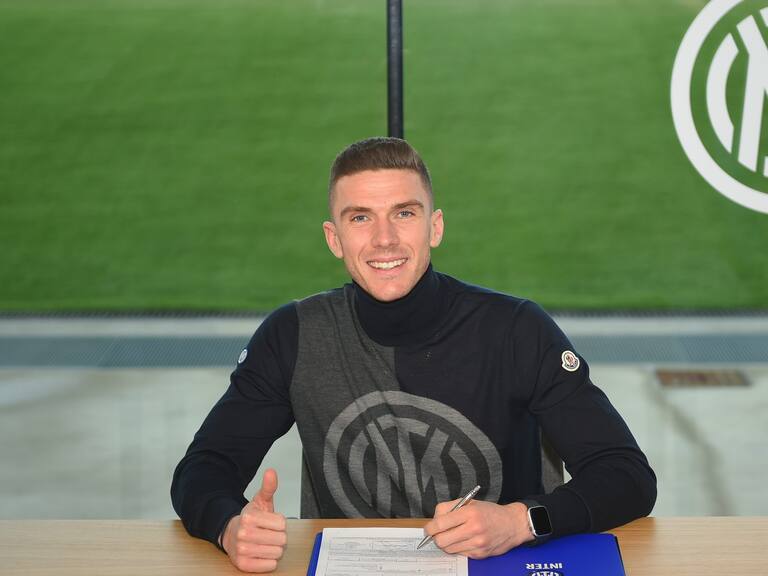 Robin Gosens será compañero de Alexis y Arturo en el Inter de Milán