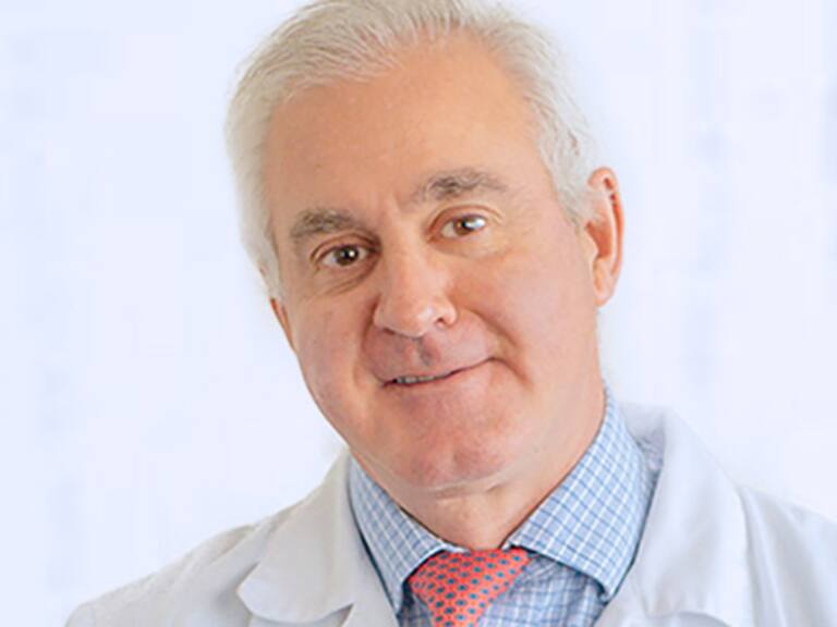 Doctor Pedro Vidal se querelló contra sus exejecutivos por desviar más de $300 millones y apropiarse de datos de sus pacientes