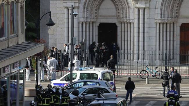 French members of the elite tactical police unit RAID enter to search the Basilica of Notre-Dame de Nice after a knife attack in Nice on October 29, 2020. - A man wielding a knife outside a church in the southern French city of Nice slit the throat of one person, leaving another dead and injured several others in an attack on Thursday morning, officials said. The suspected assailant was detained shortly afterwards, a police source said, while interior minister Gerald Darmanin said on Twitter that he had called a crisis meeting after the attack. (Photo by Valery HACHE / AFP) (Photo by VALERY HACHE/AFP via Getty Images)