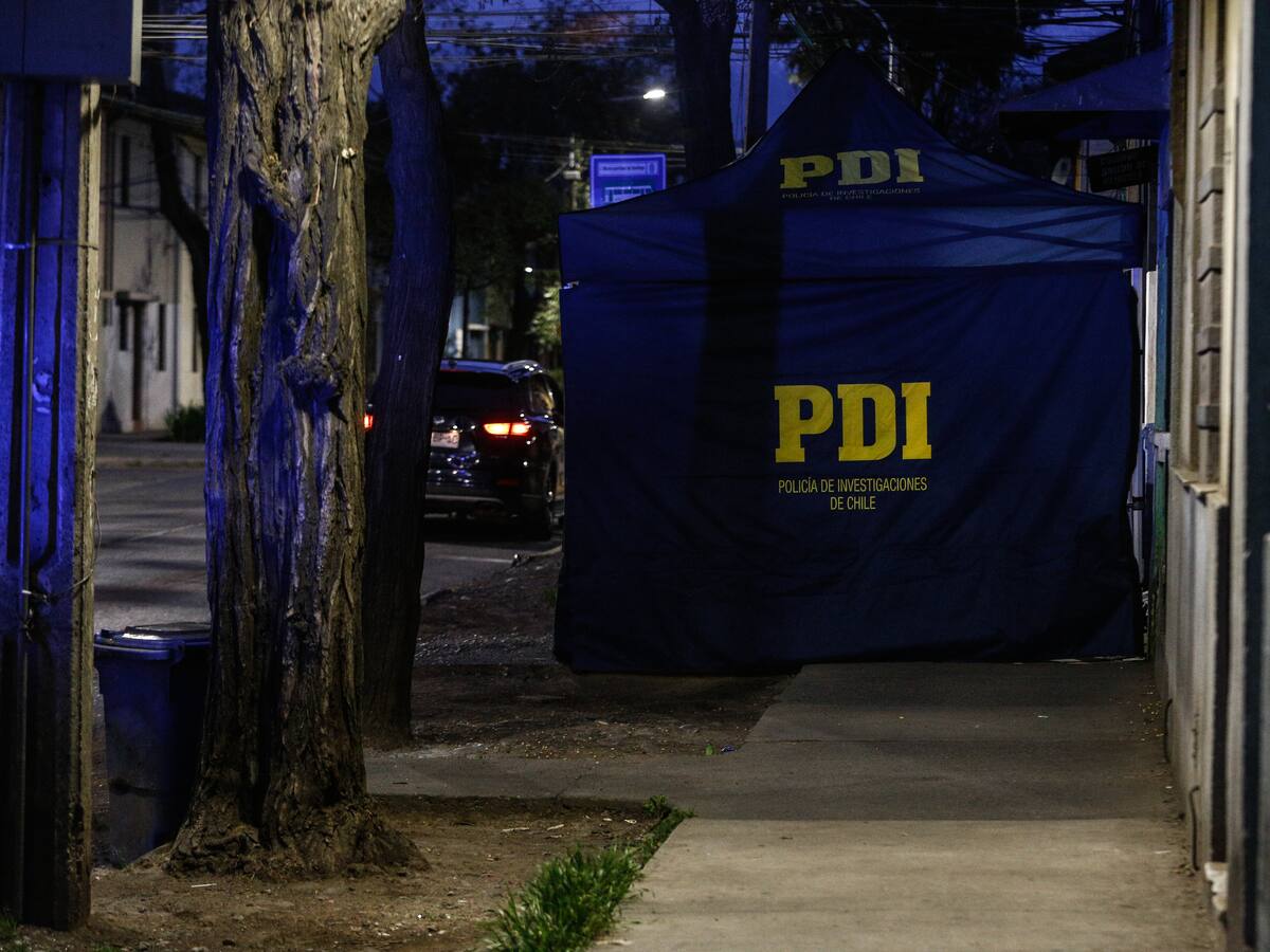 Mujer sufrió violenta encerrona en Ñuñoa: cuatro hombres la obligaron a entregar su automóvil