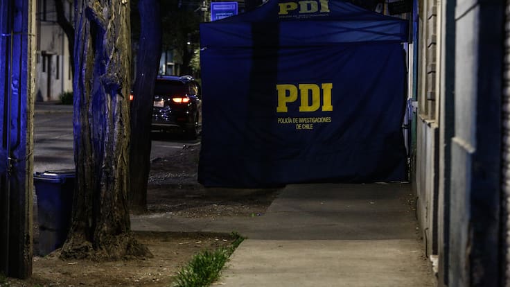 Cuatro delincuentes protagonizan encerrona en Ñuñoa y escapan con el vehículo de una mujer