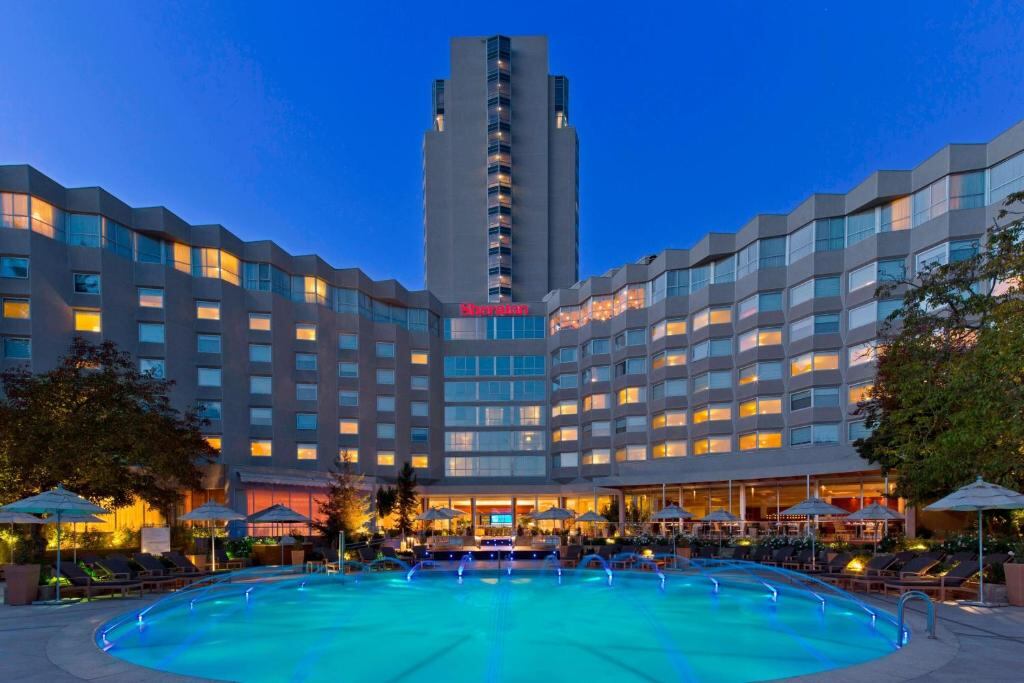 Hotel Sheraton arriesga multa de $3.800 millones tras denuncia de la SMA por exceso de ruidos