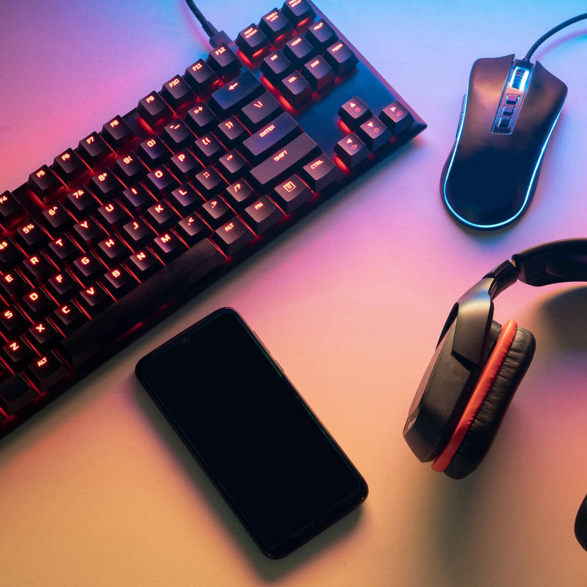 La industria gamer vive un punto de inflexión: plataformas, creadores y nuevas formas de monetización dominan 2025