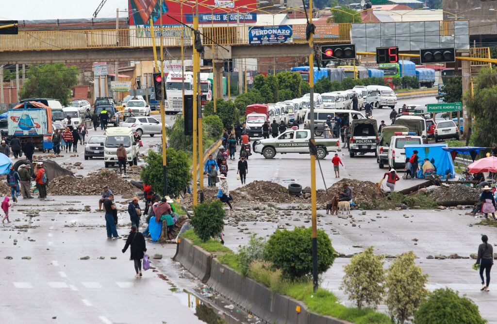 Las organizaciones comienzan a dejar los cortes de rutas y autopistas, para dirigirse a la ciudad de La Paz en Bolivia.