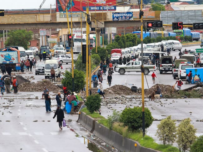 Las organizaciones comienzan a dejar los cortes de rutas y autopistas, para dirigirse a la ciudad de La Paz en Bolivia.