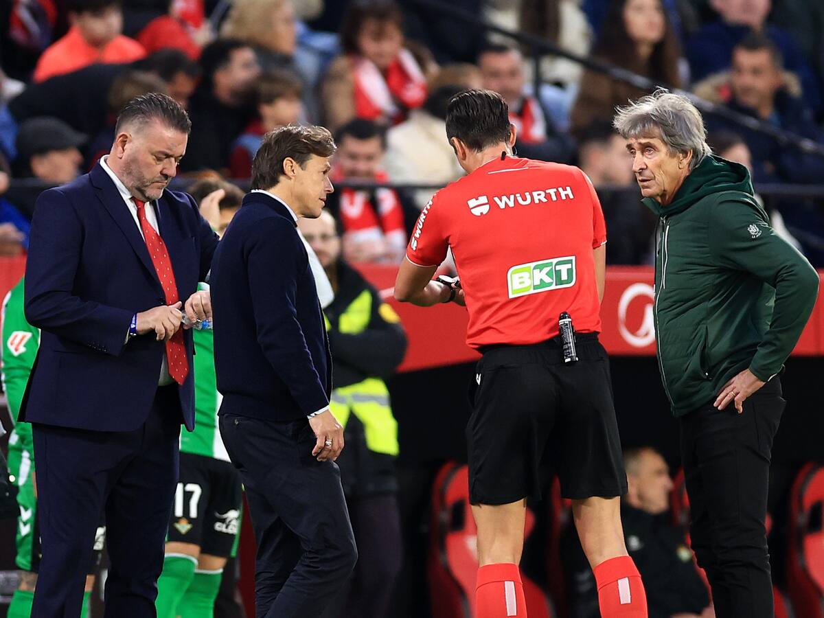 DT de Sevilla dispara contra el Betis de Pellegrini tras perder el derbi y lanza polémica frase: “Si van a Sudamérica...”