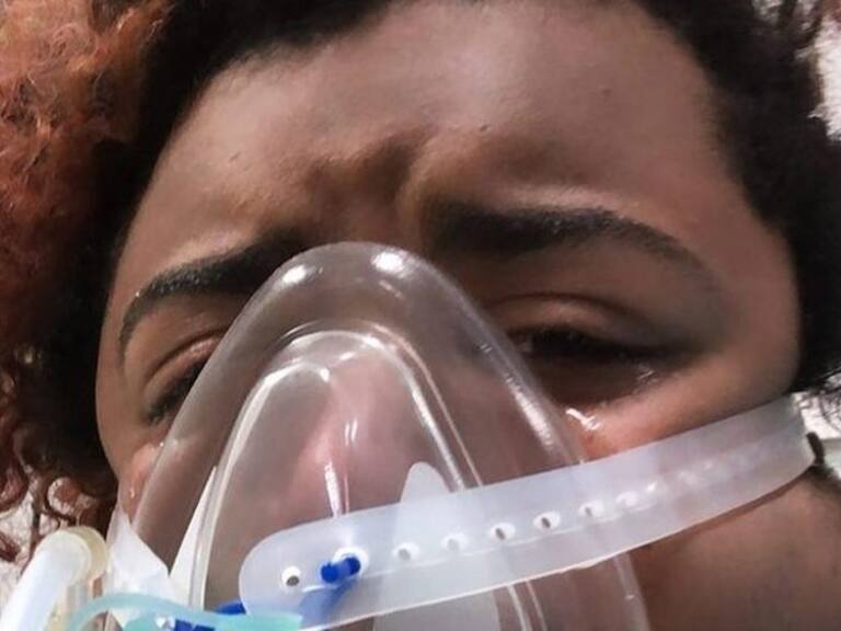 Influencer que incitaba ir a fiestas y negaba el coronavirus, se contagió y está hospitalizada de gravedad