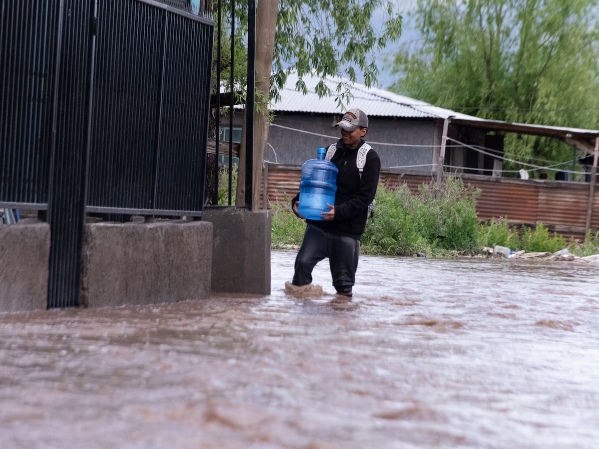 Decretan alerta amarilla para comunas de la Región Metropolitana por crecida del río Mapocho: piden evacuar un sector