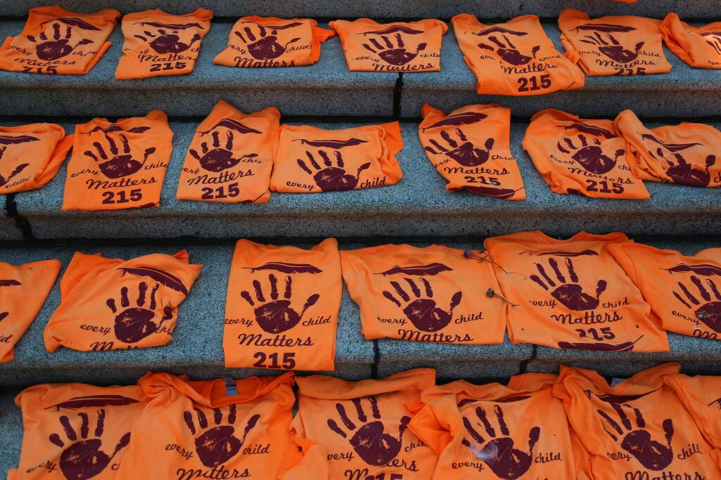 Homenaje a los niños indígenas muertos en internados en Victoria