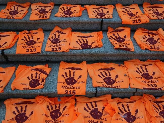 Homenaje a los niños indígenas muertos en internados en Victoria