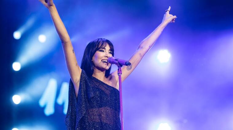 BARCELONA, SPAIN - SEPTEMBER 03: Singer Aitana performs in concert at Palau Sant Jordi on September 03, 2022 in Barcelona, Spain. (Photo by Xavi Torrent/Redferns)