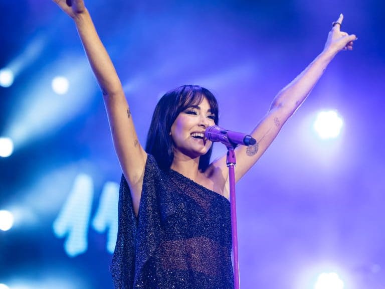 BARCELONA, SPAIN - SEPTEMBER 03: Singer Aitana performs in concert at Palau Sant Jordi on September 03, 2022 in Barcelona, Spain. (Photo by Xavi Torrent/Redferns)