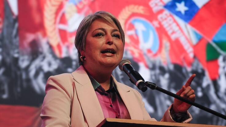 Jeannette Jara se abre a dejar su militancia en el Partido Comunista si es electa Presidenta