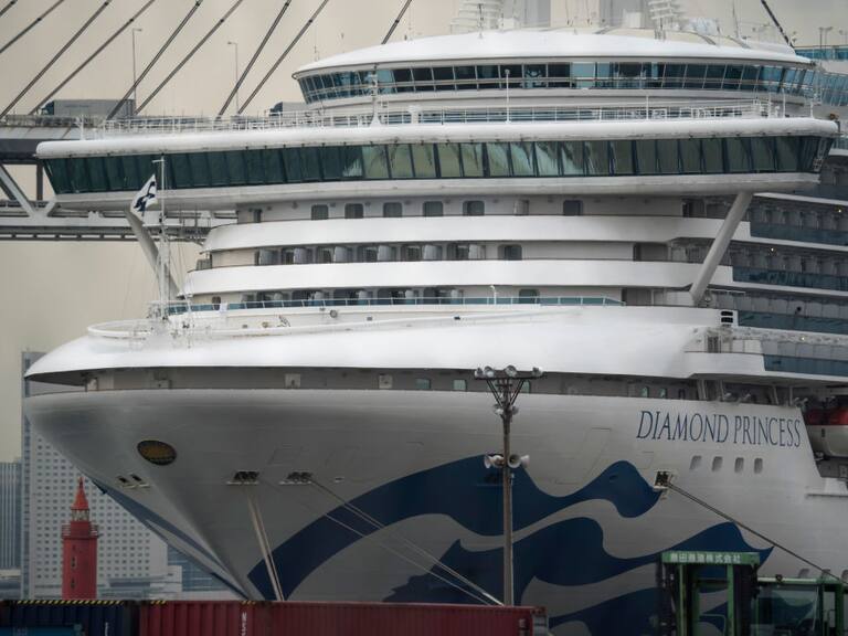 Pasajeros bajando del Diamond Princess