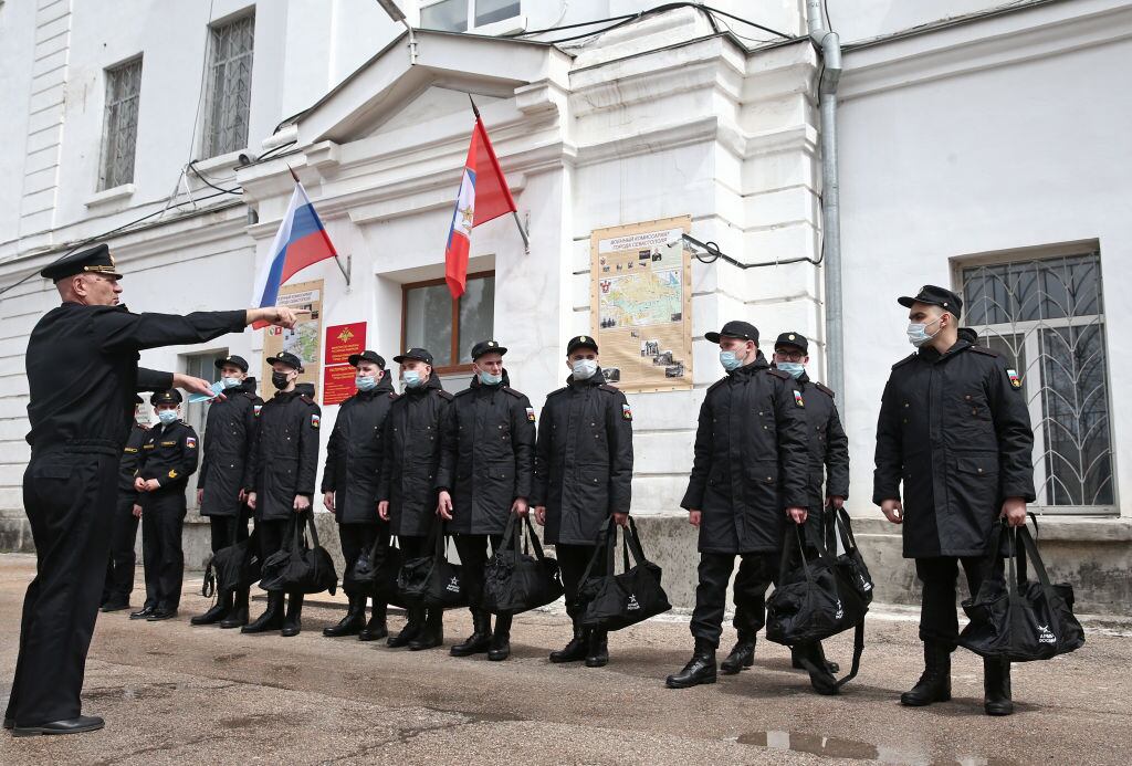 Nuevos reclutas para el ejército ruso en la sede de Crimea
