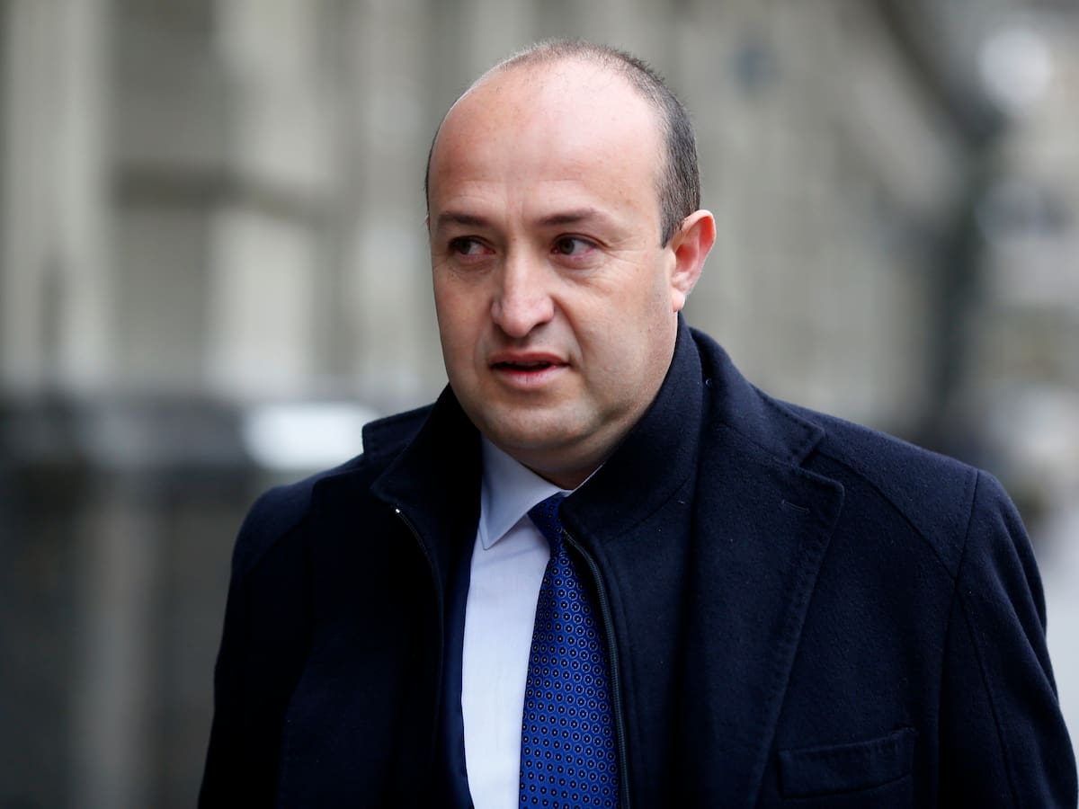 Este lunes formalizan al exfiscal Manuel Guerra por caso Hermosilla: acusan beneficios indebidos y faltas a deberes fiscales
