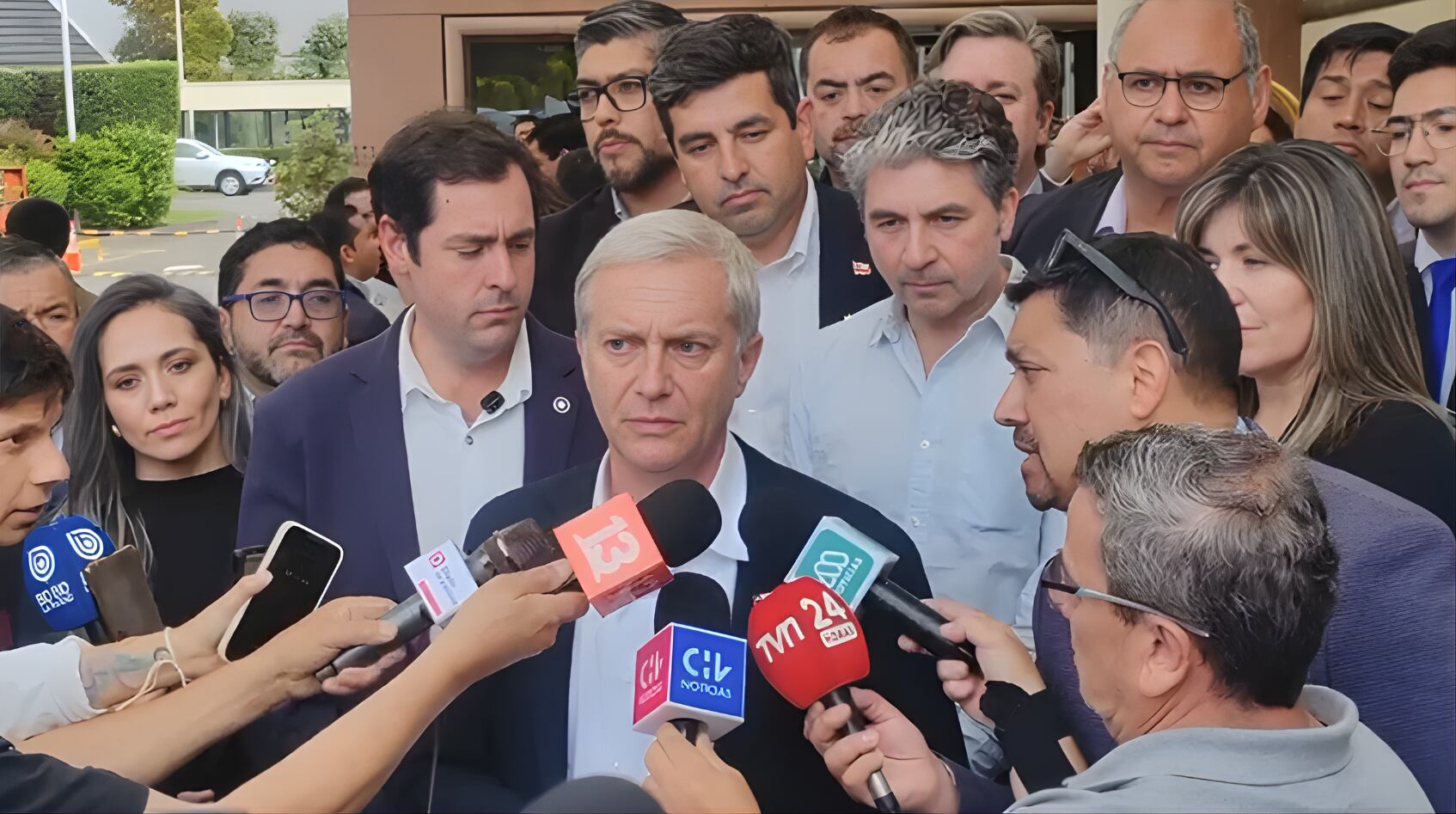 Kast acepta invitación de Parisi para “ganarse los votos” y remarca diferencia con Jara