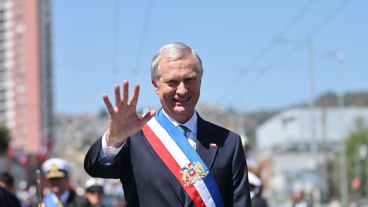 Aprobación de José Antonio Kast cae a 51% con fuerte baja en mujeres y adultos de 35 a 54 años